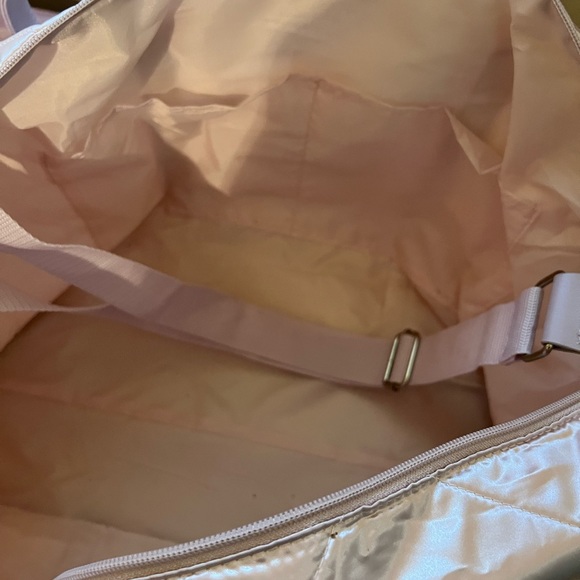 Very nice and huge Tote!!! - Picture 2 of 2